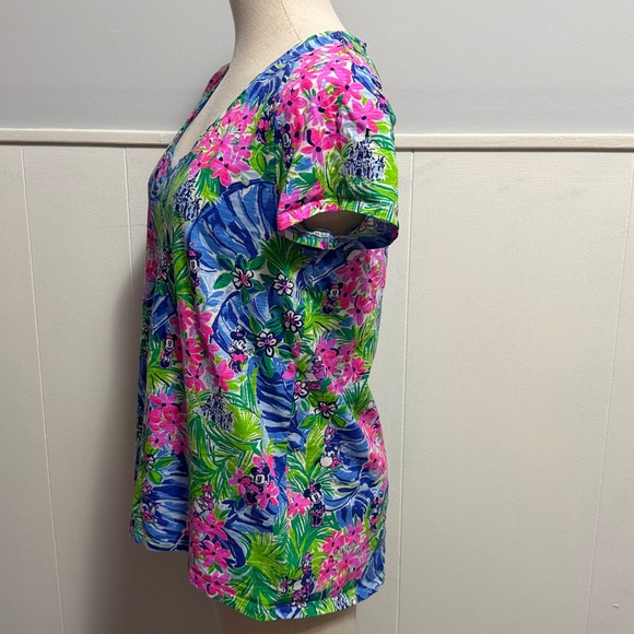 Lilly Pulitzer Disney Parks short sleeve Vibrant Floral V-Neck Tee Minnie,Daisy - Picture 3 of 9